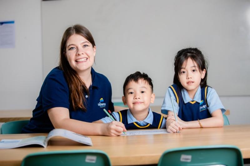 Minh họa định nghĩa và các tính chất cơ bản của hình thang cân: hai cạnh bên bằng nhau, hai góc đáy bằng nhau, hai đường chéo bằng nhau